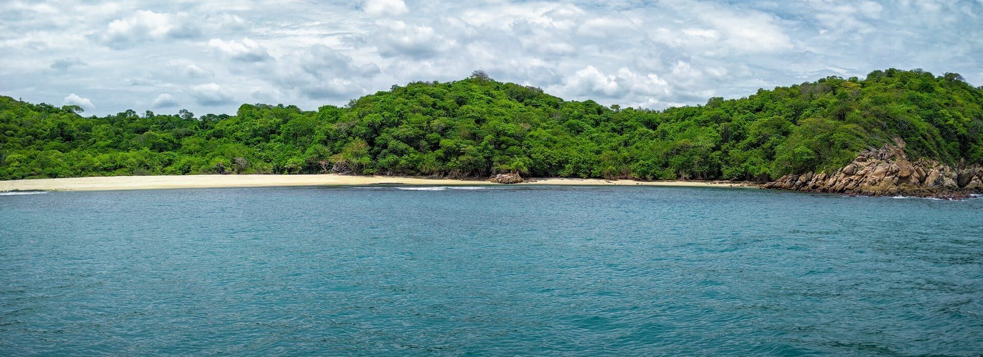 Paquete de 4 días a Huatulco con hotel y vuelos saliendo de CDMX, AIFA, GDL o AGU desde ,709 pesos por persona.