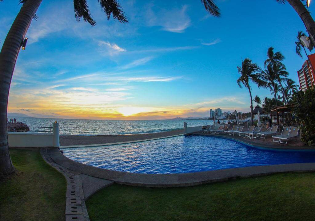 Ofertón frente al mar hospedaje todo incluido en Puerto Vallarta desde $1,435 pesos por noche por persona. ¡Aplica Semana Santa y Pascua!