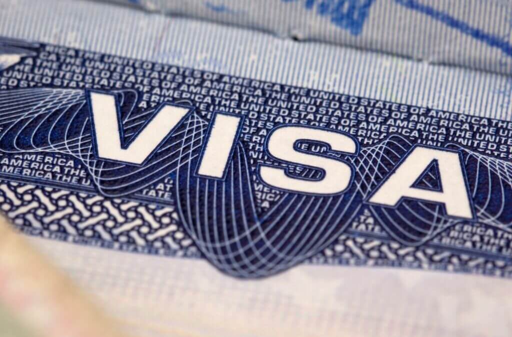 Lo que debes de saber sobre el nuevo cargo a la VISA Americana